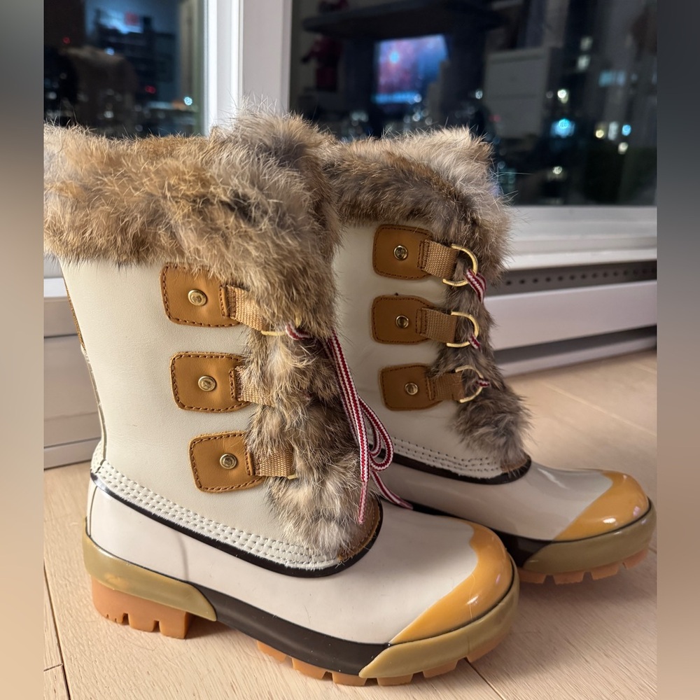 Hunter Women’s Faux Fur Trim Cream & Tan Winter Boots
